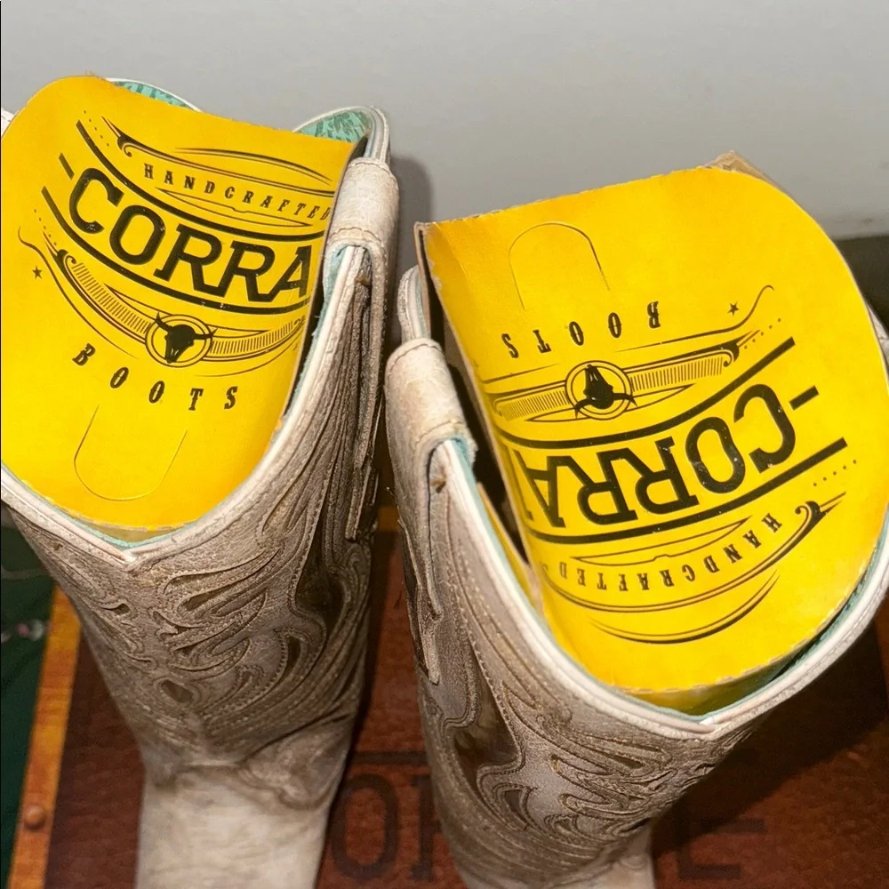 Corral Gold and Tan Western Boots - Picture 7 of 11